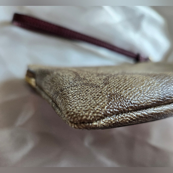 Coach 1941 LUX LINE SHIMMERY Burgundy and Tan Wristlet NWOT - Picture 4 of 7